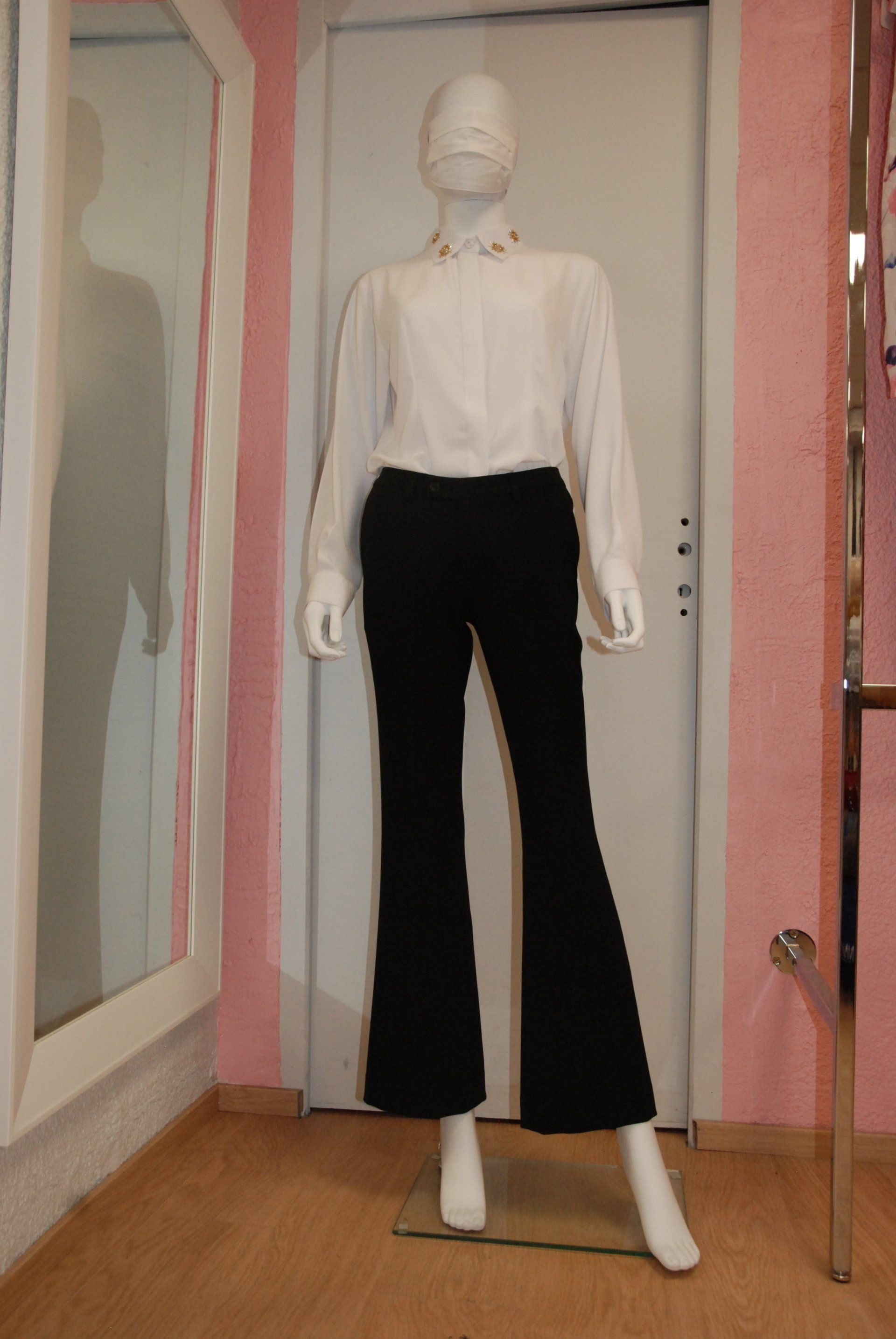 Pantalons noirs évasés avec chemisier