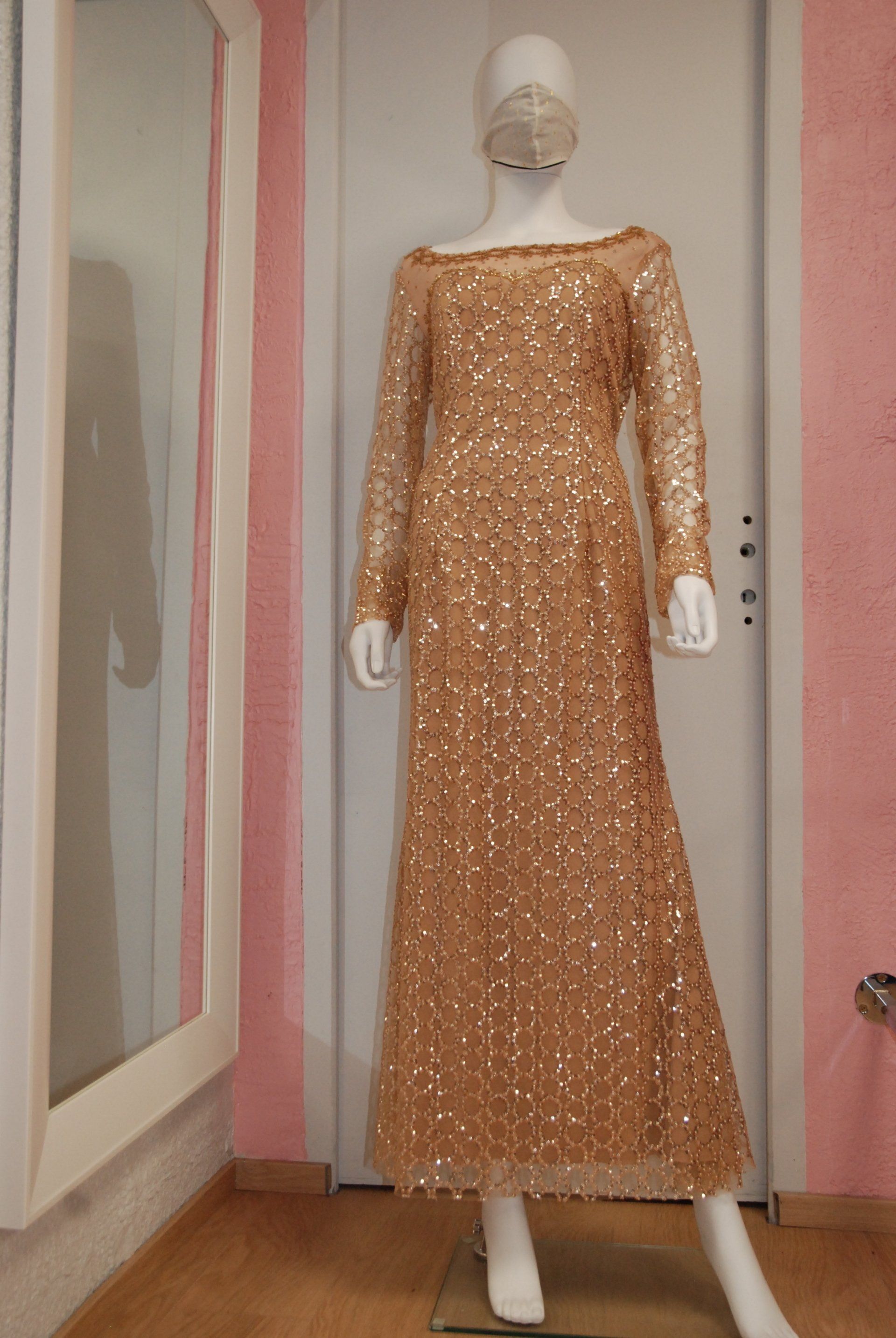 Robe longue saumon ornée pour soirée