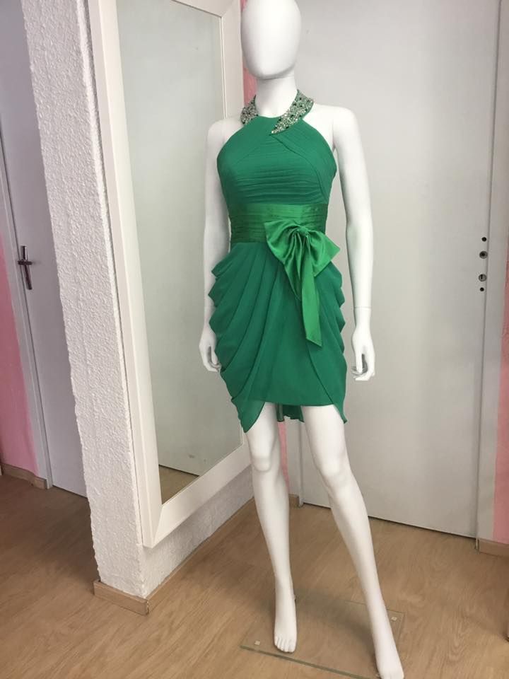 Robe courte verte chic et fluide