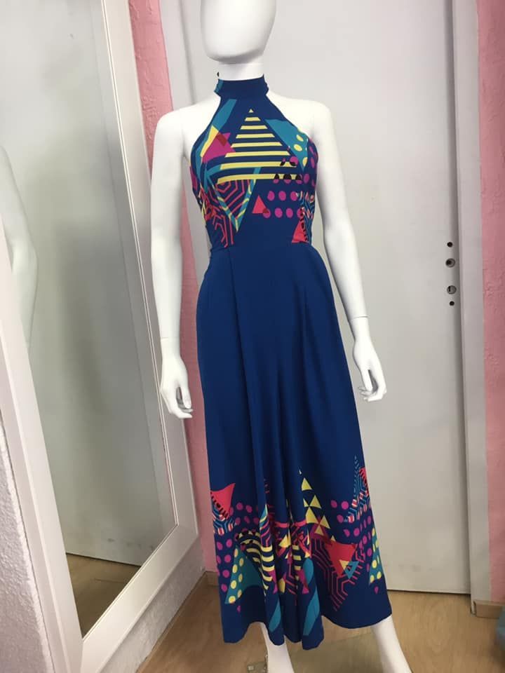 Robe longue bleue à motifs géométriques
