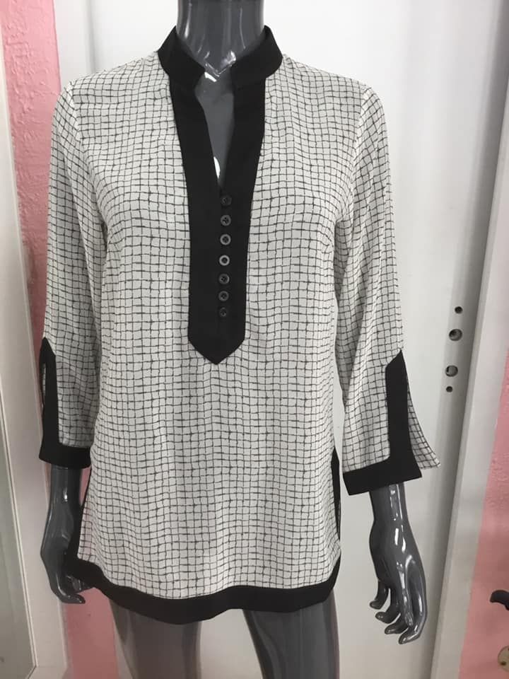 Robe courte à motifs noirs et blancs