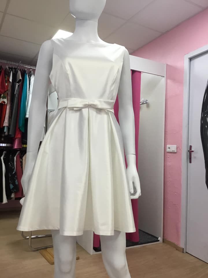  Robe de cocktail blanche raffinée