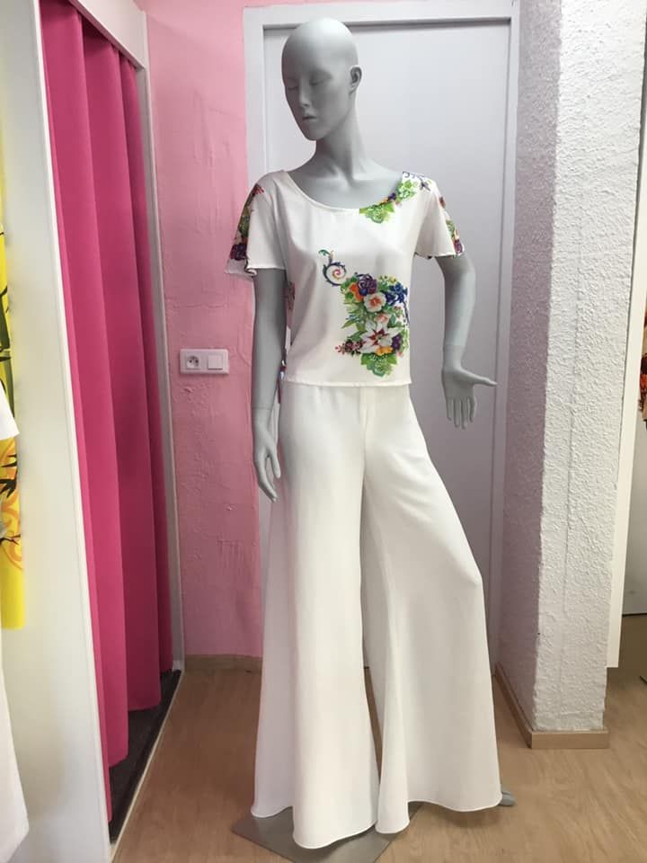 Chemise colorée à motifs avec pantalon turquoise