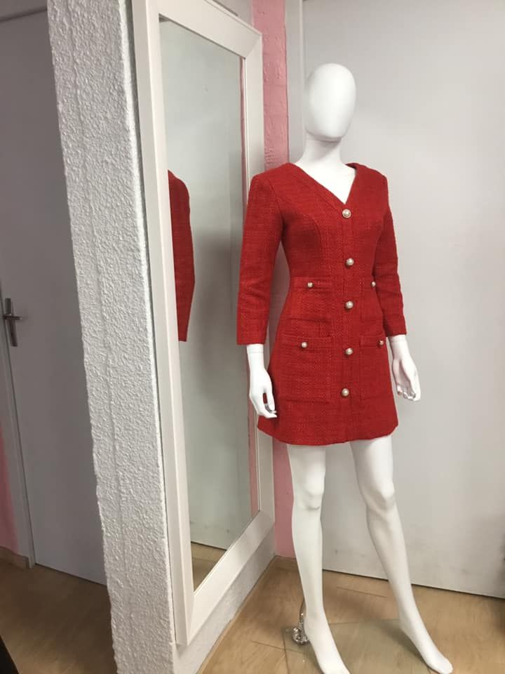  Robe blazer rouge élégante à boutons dorés