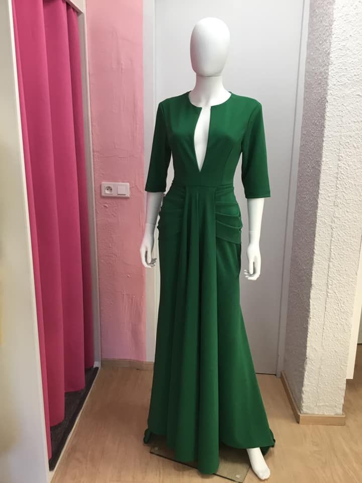 Robe verte longue avec décolleté en V