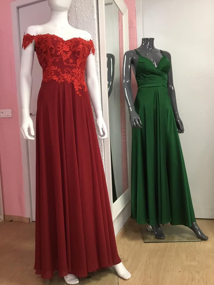 Robe rouge avec dentelle 