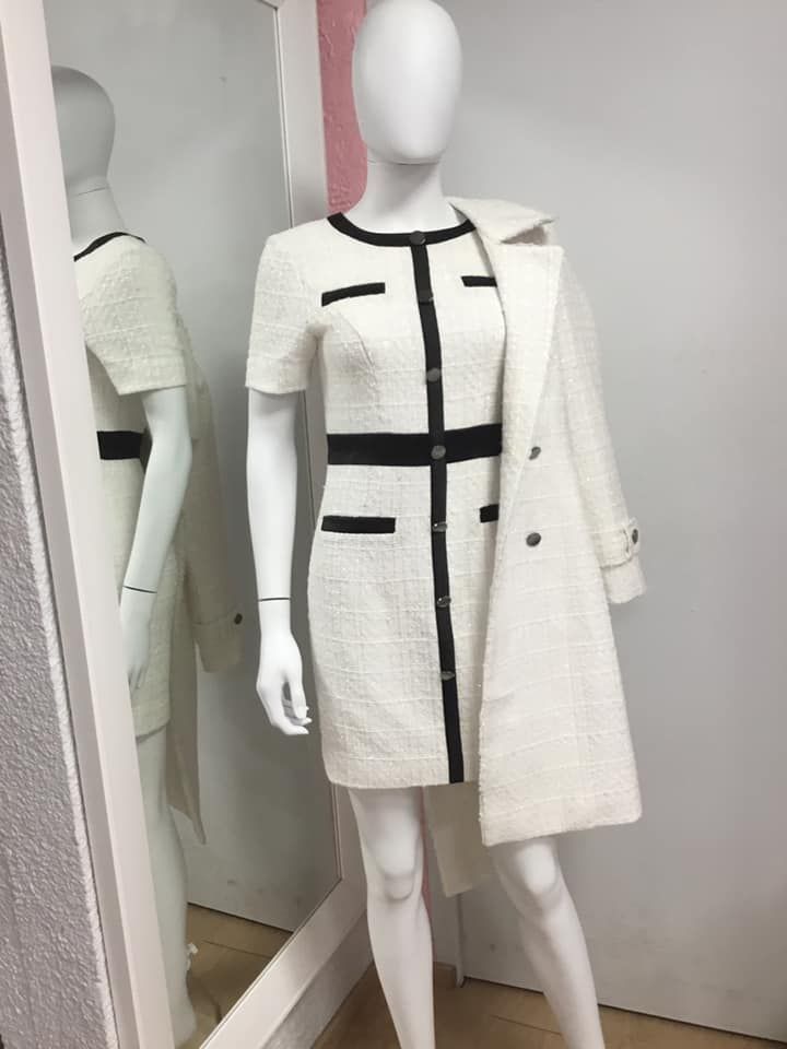 Robe bleue élégante à volants