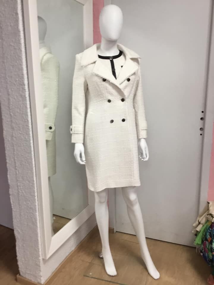 Veste chic blanche et noire assortie