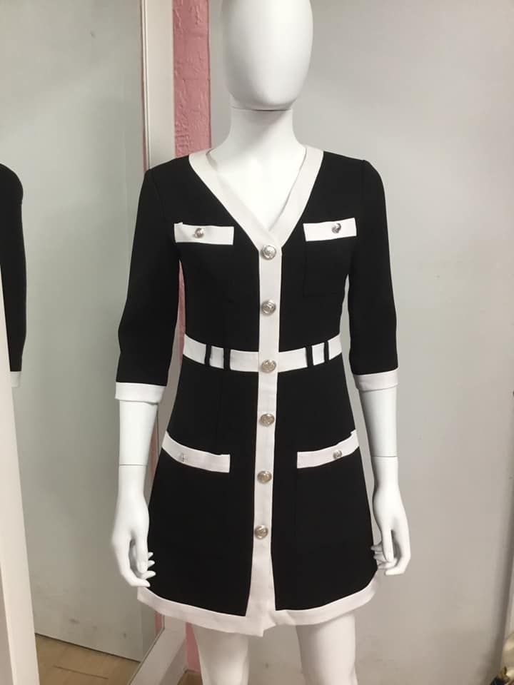 Ensemble noir et blanc avec détails contrastants