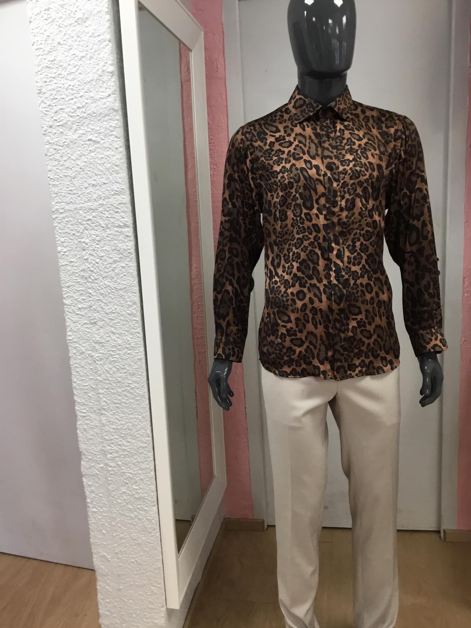 Haut léopard ajusté