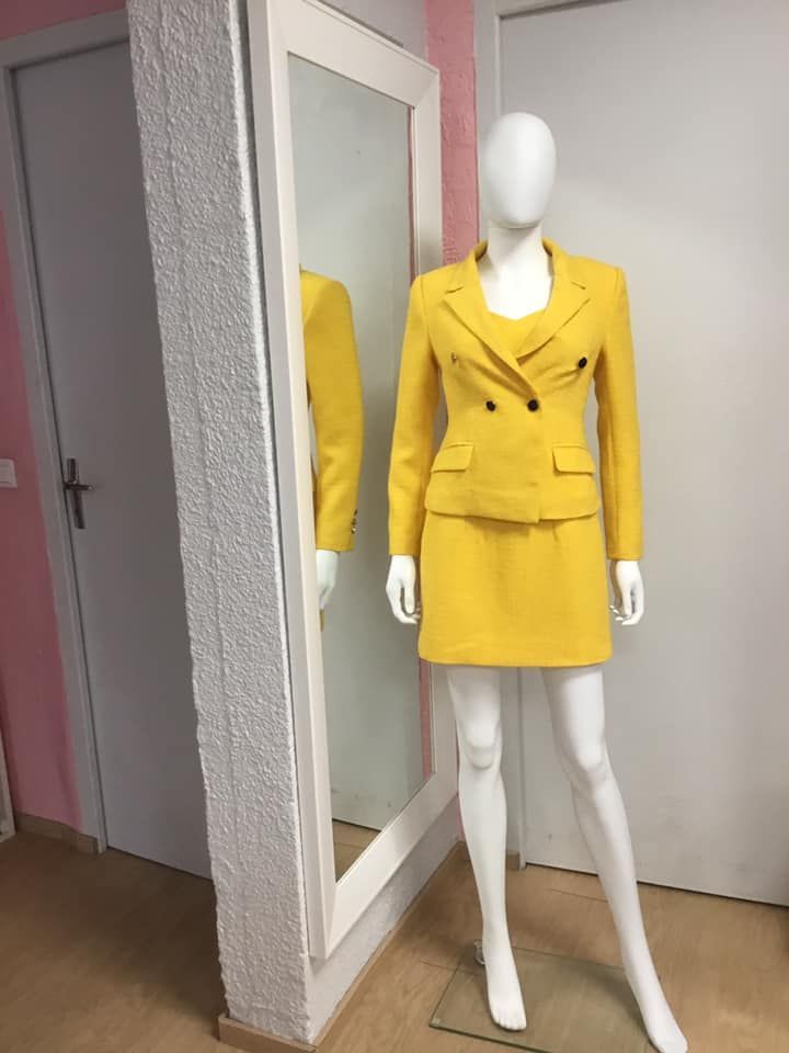 Tailleur jaune vif structuré