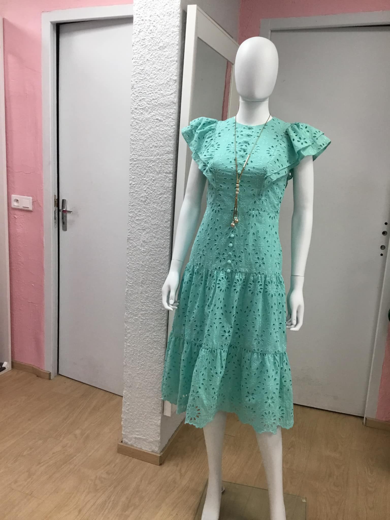 Robe verte fluide à volants