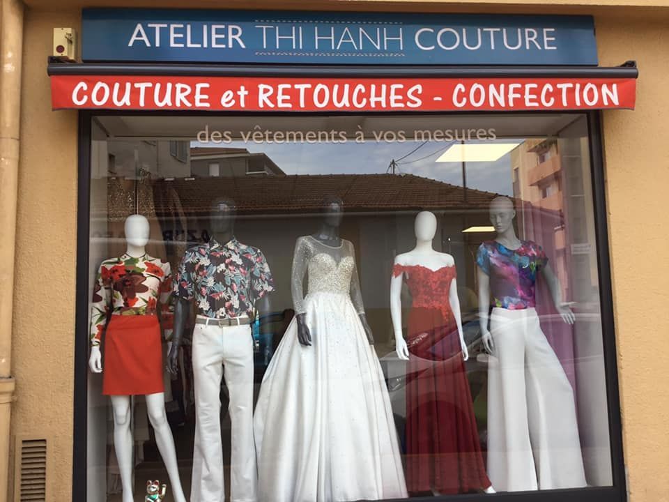 Vitrine colorée de l'atelier de couture