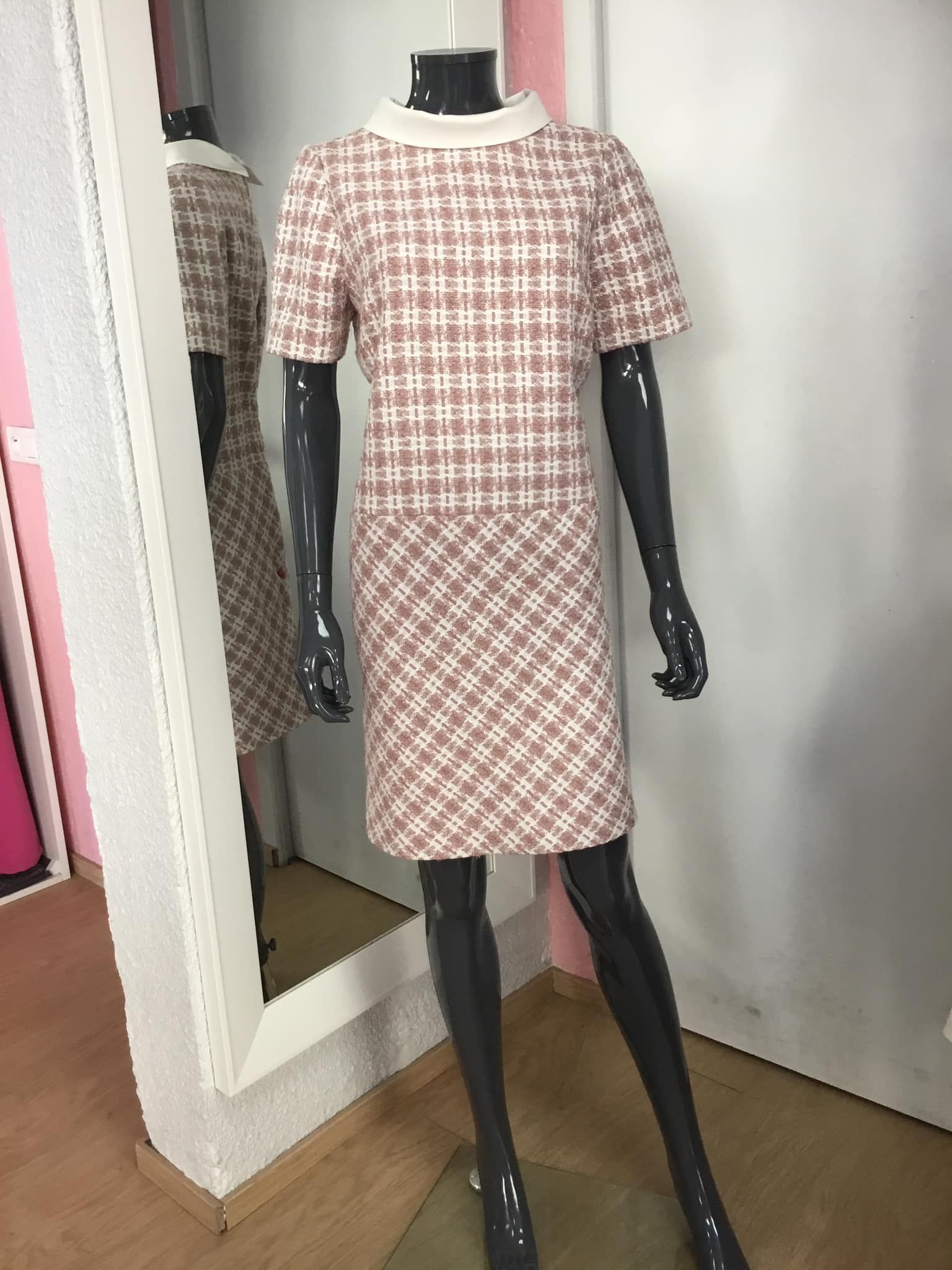Ensemble tailleur à carreaux rosés