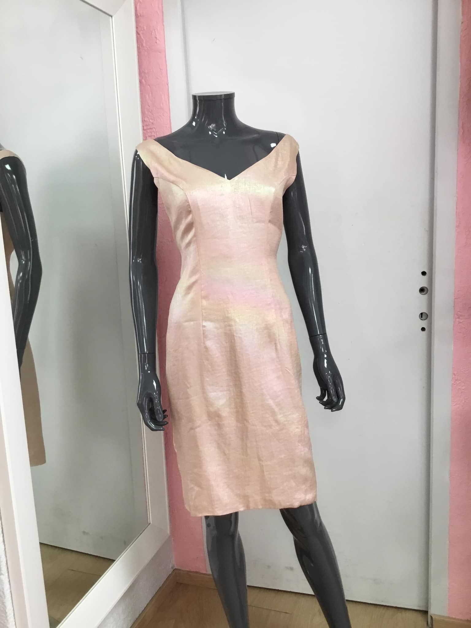 Robe poudrée en dentelle légère