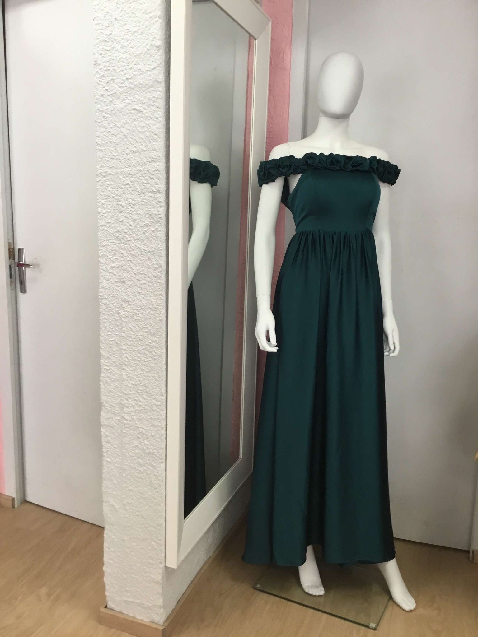 Robe verte fluide pour une allure naturelle