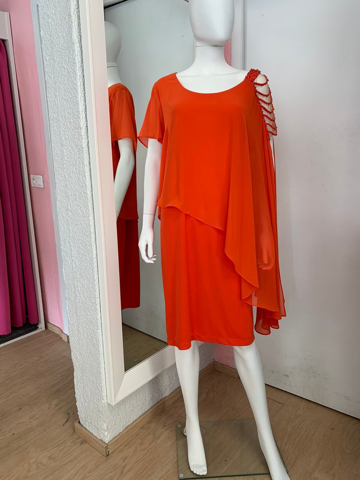 Robe orange fluide avec volants