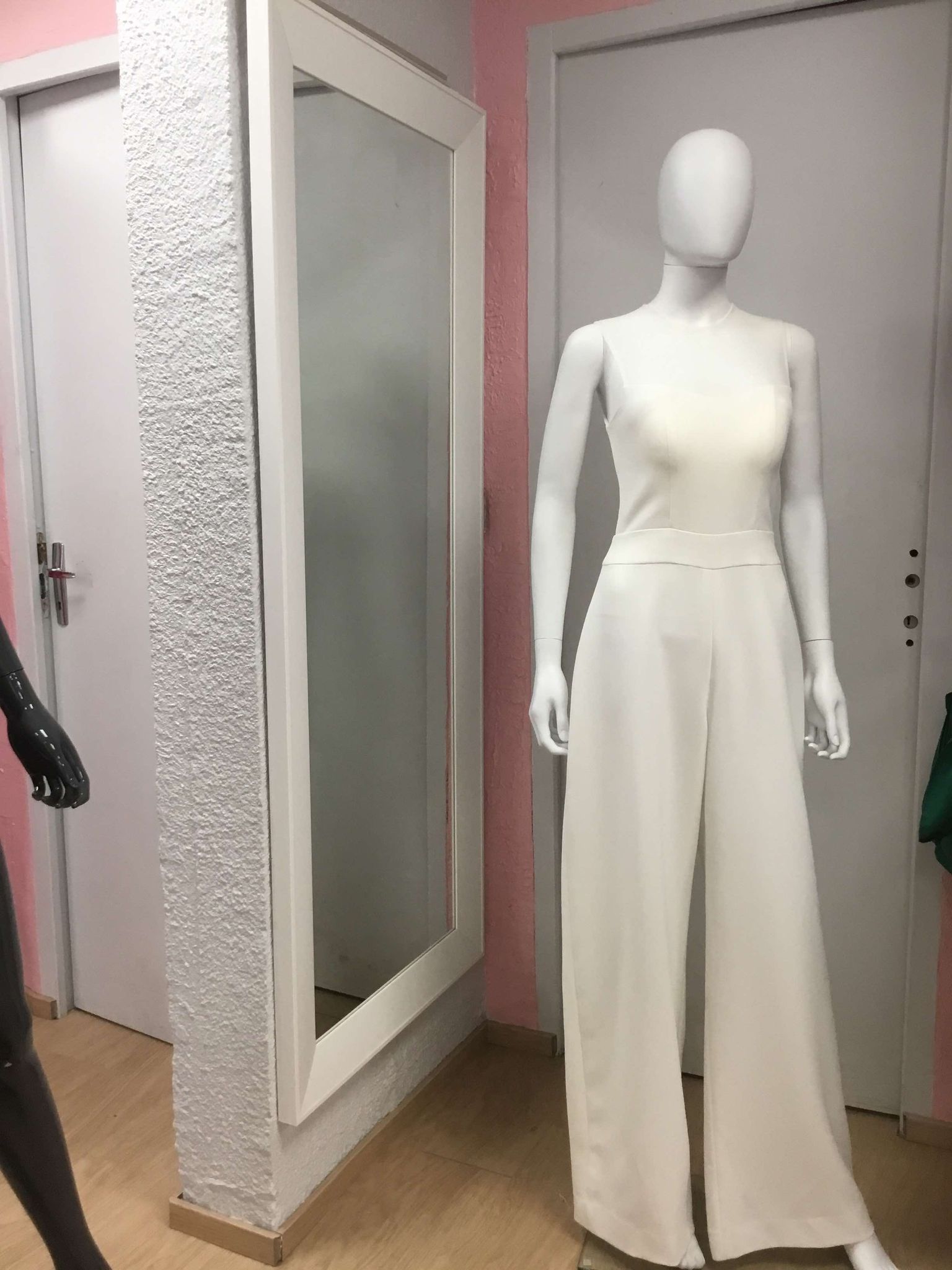 Combinaison blanche sophistiquée