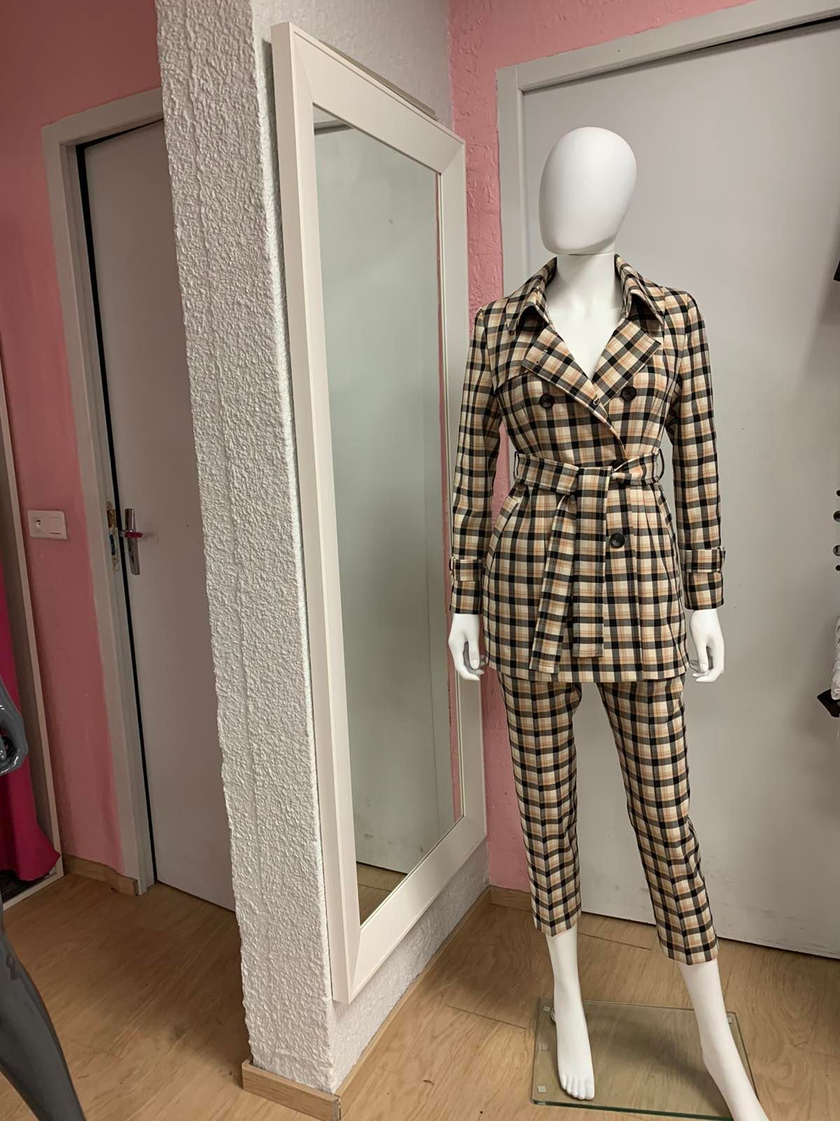 Ensemble tailleur à carreaux beige et noir