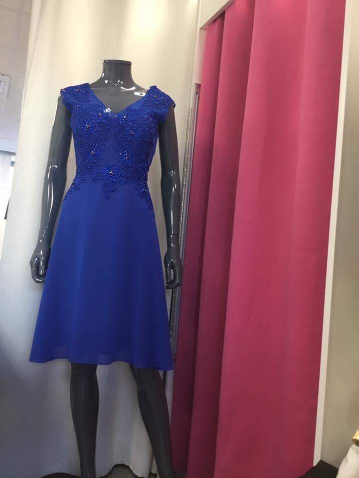 Robe longue bleue avec bustier pailleté