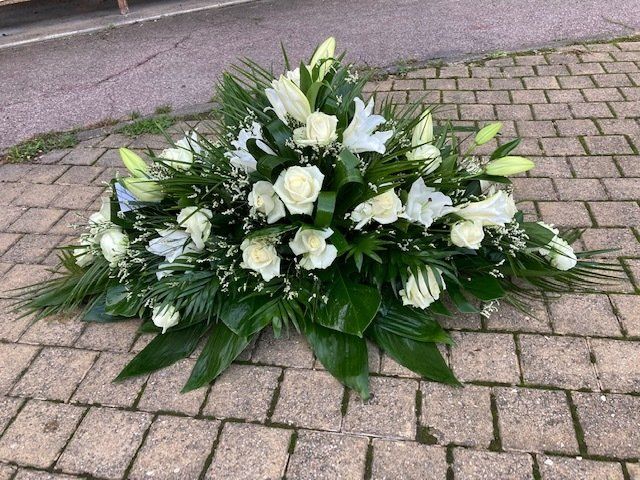 Bouquet composé de fleurs blanches