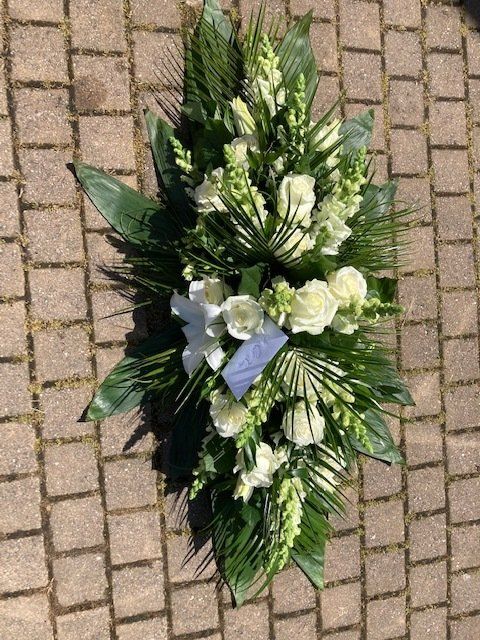 Composition de fleurs blanches