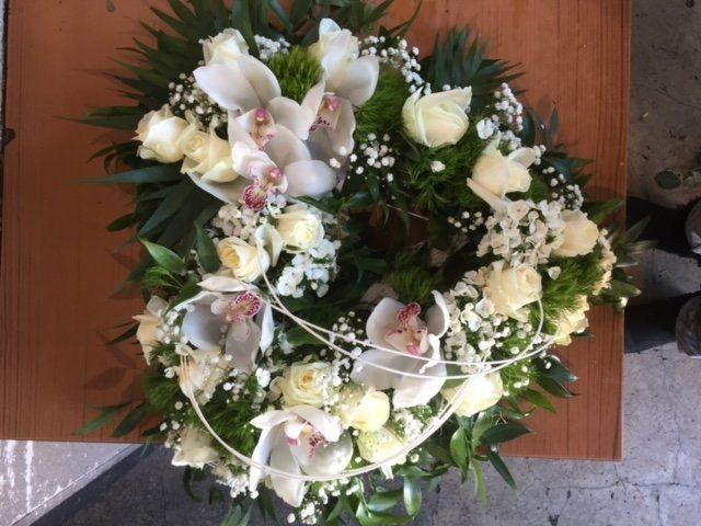 Couronne de fleurs blanches