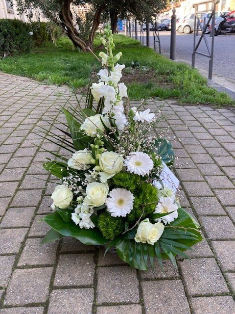 Compostion florale funéraire blanche
