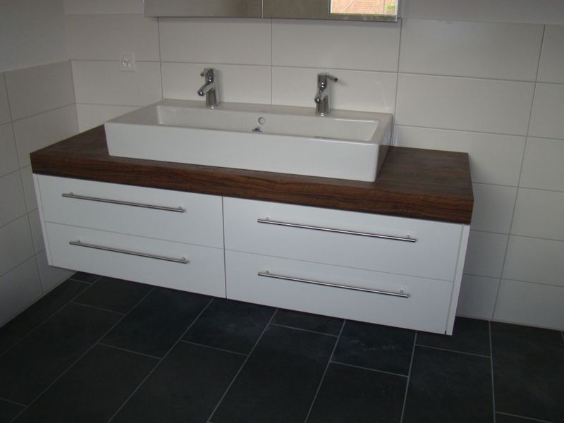 Wildhaber Schreinerei Badezimmerschrank, Waschtisch