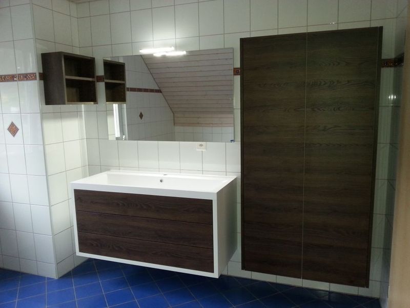 Wildhaber Schreinerei Badezimmerschrank, Waschtisch