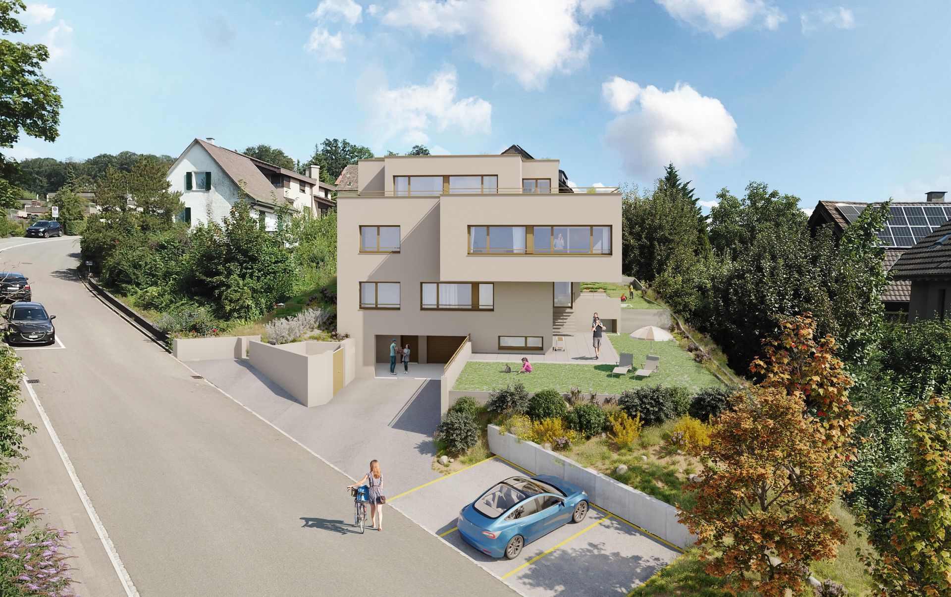 Ein modernes, hellfarbiges Mehrfamilienhaus liegt an einem Hang in der Nähe einer asphaltierten Strasse; im Vordergrund ist ein blaues Auto geparkt.
