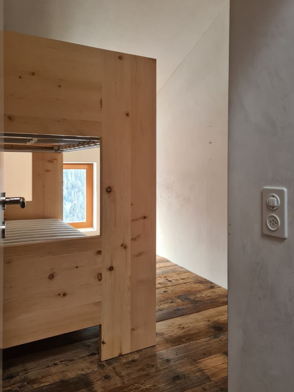 Möbel aus Holz von der Schreiner Pua GmbH