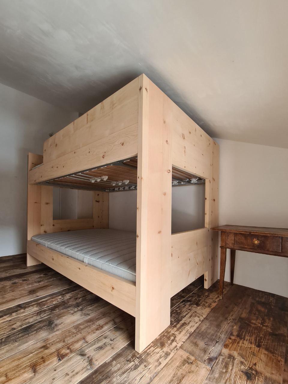 Möbel aus Holz von der Schreiner Pua GmbH