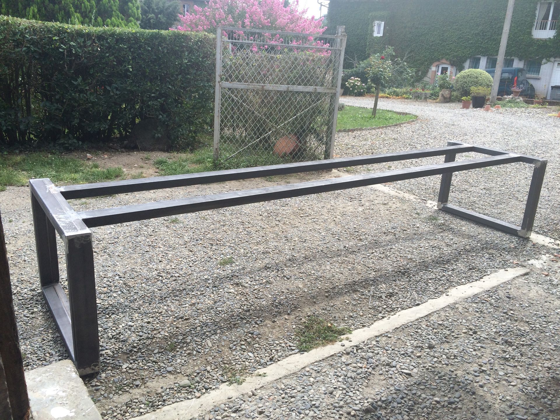 Pied de table en métal