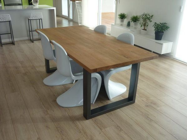 Table avec pied métallique