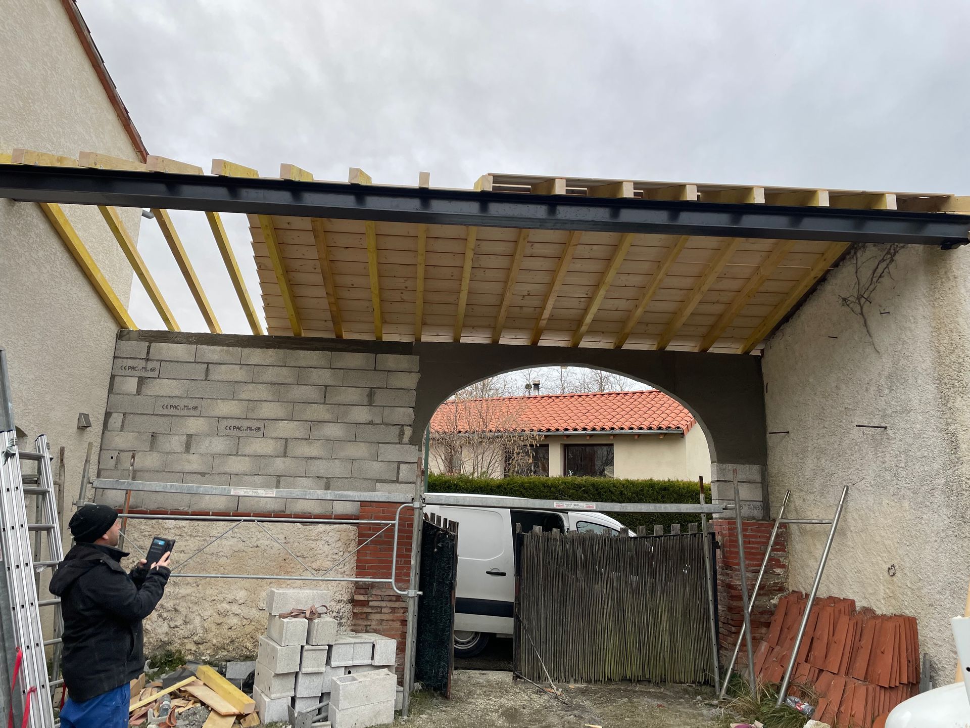 Charpente pour une avancée de toit