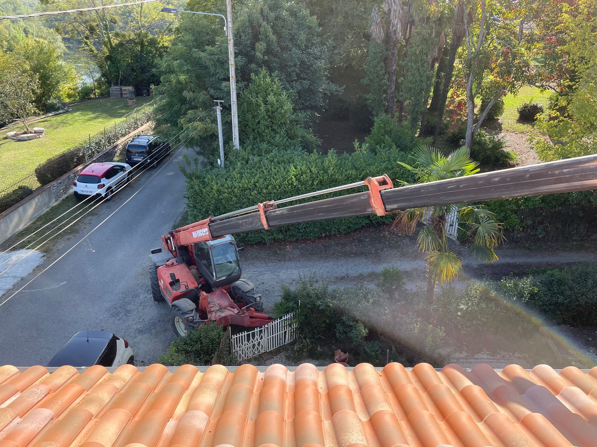 Machine avec bras élévateur