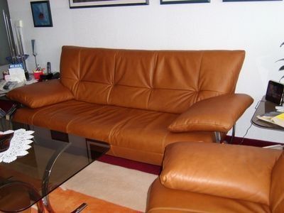 Braunes, wieder aufbereitetes Sofa