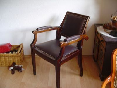 Vollständig wiederaufbereiteter Lederstuhl
