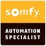 O logotipo da somfy automation specialist é amarelo e preto.