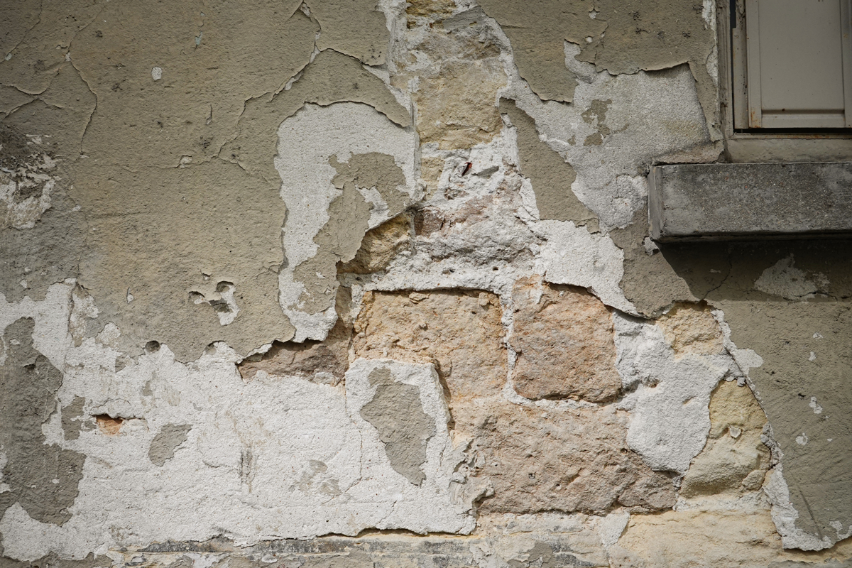 Crépi d'une façade en mauvais état
