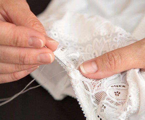 Couture de broderies