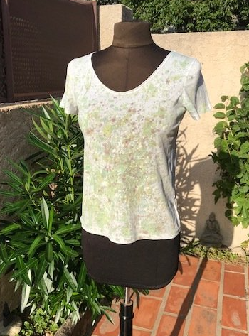 Peinture sur tee-shirt clair