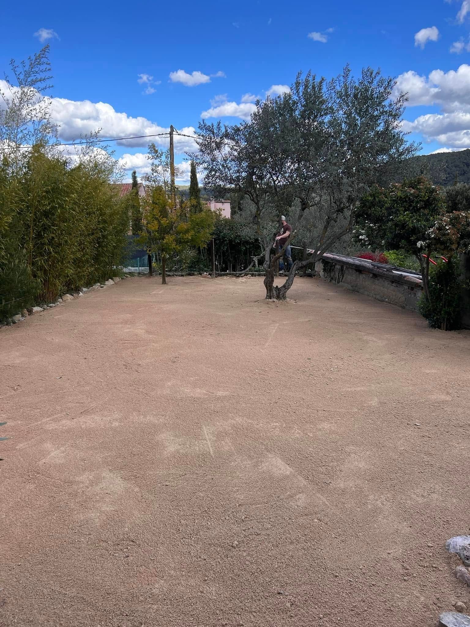 Un jardin recouvert de sable