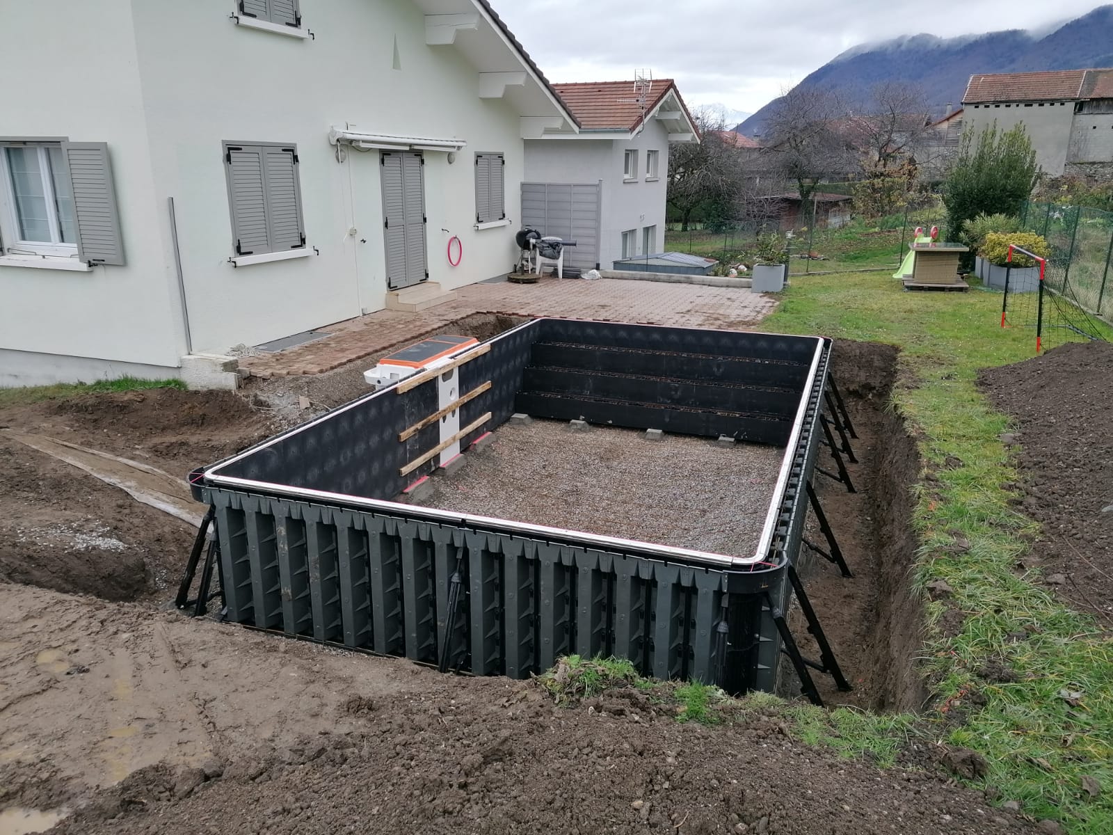 Aménagement extérieur avec la construction de piscine