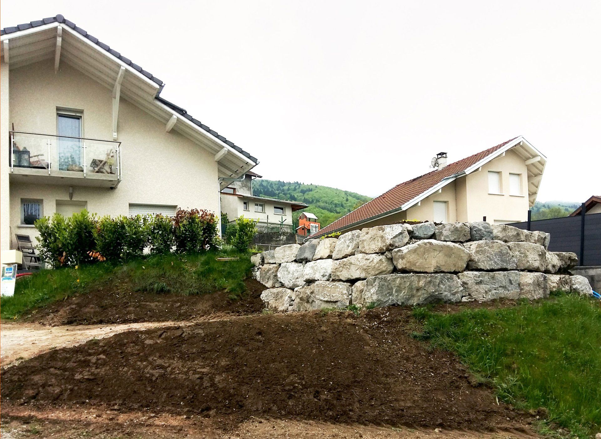 Enrochement avec des pierres