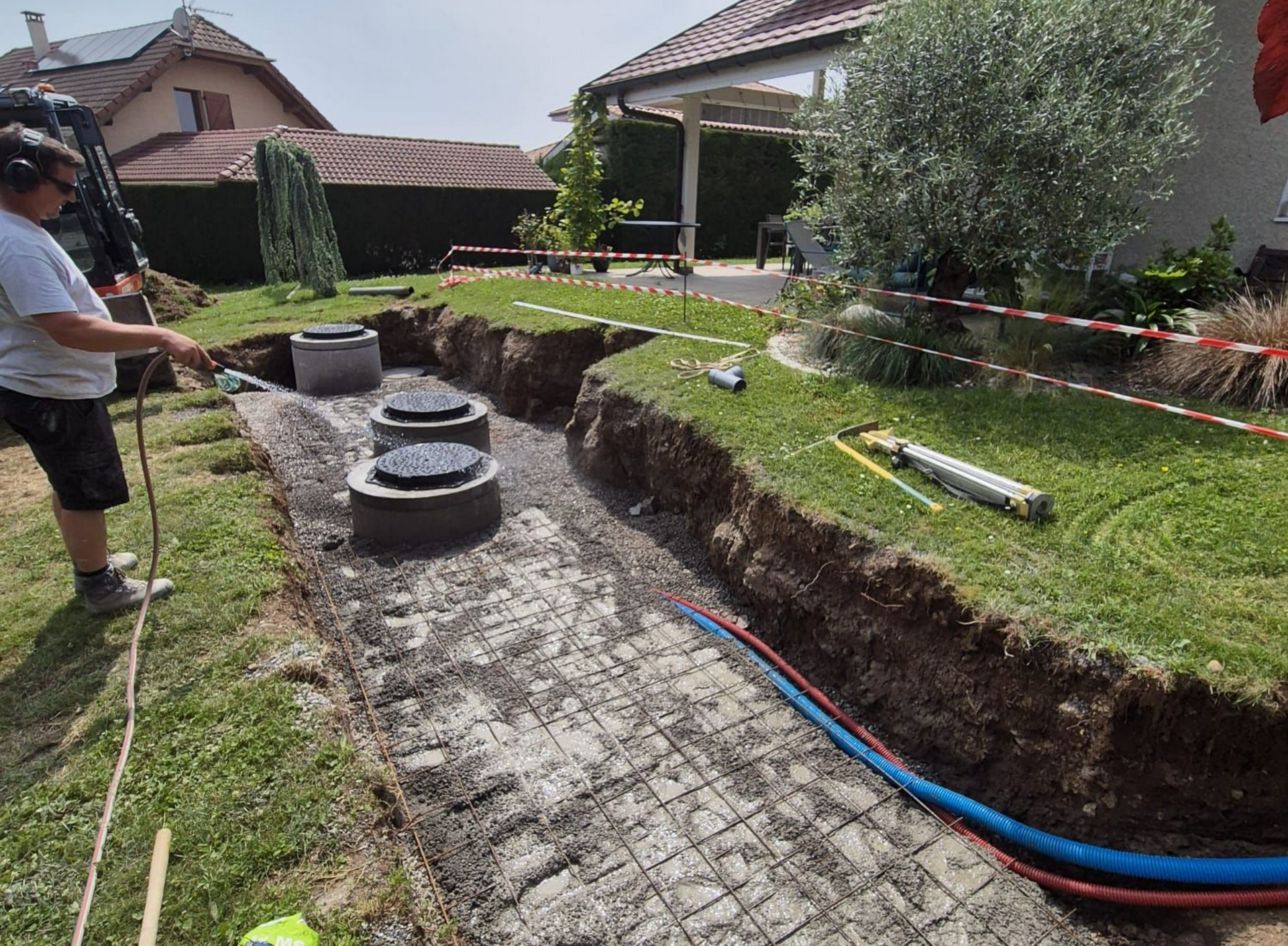 Nettoyage de la surface d'un récupérateur d'eau de pluie après installation