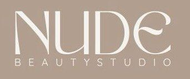 Logotipo de NUDE Beauty Studio en beige y blanco sobre un fondo tostado.