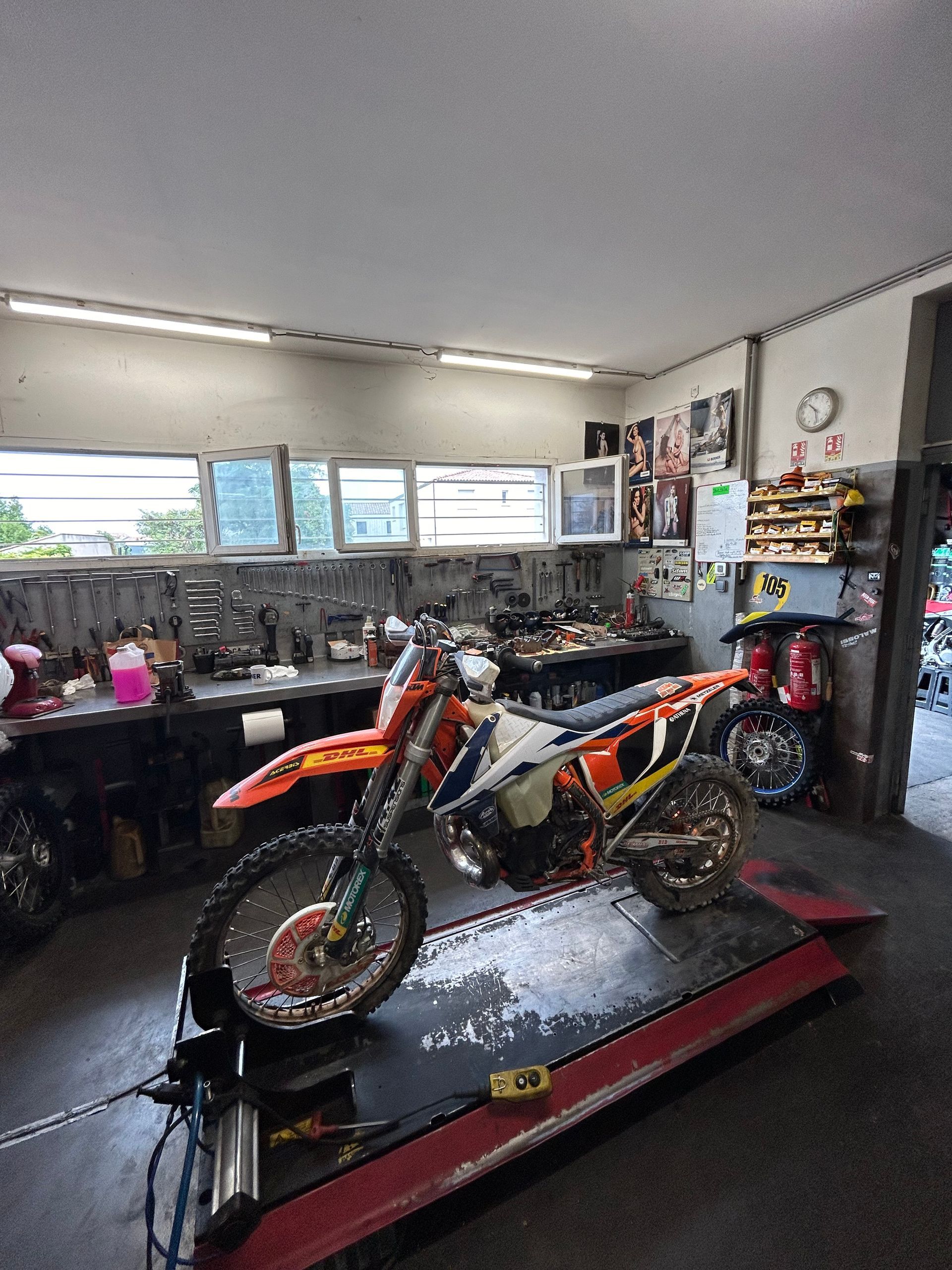 Atelier de réparation de moto