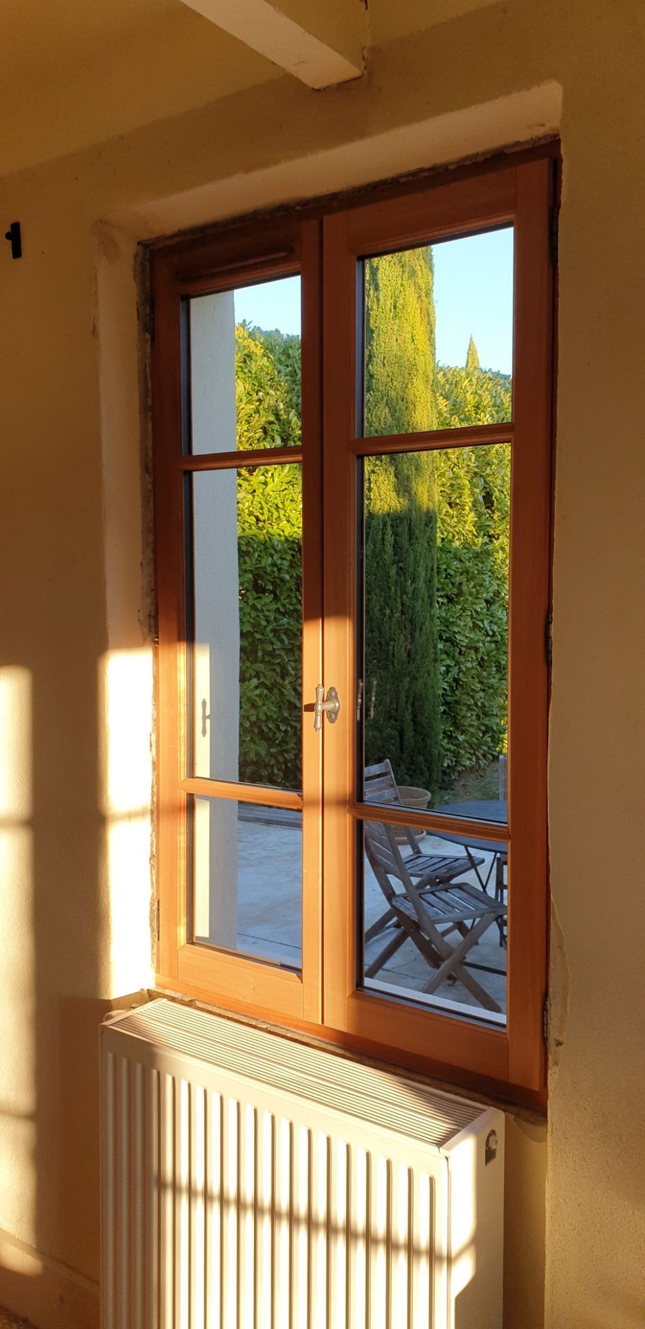 Porte-fenêtre en bois - vue de l'intérieur